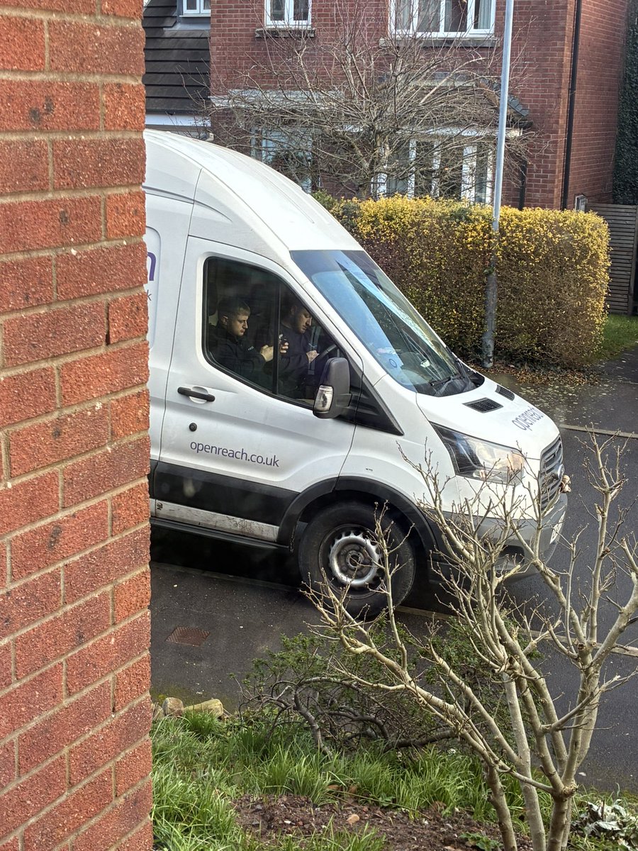 #OpenReach -these guys have been sat in the van outside my house for an hour. Apparently they can’t do their job connecting us to fibre because #BT haven’t turned up to do their bit. This is the 3rd time we’ve stayed in for this to happen. Shocking mismanagement. Rubbish service