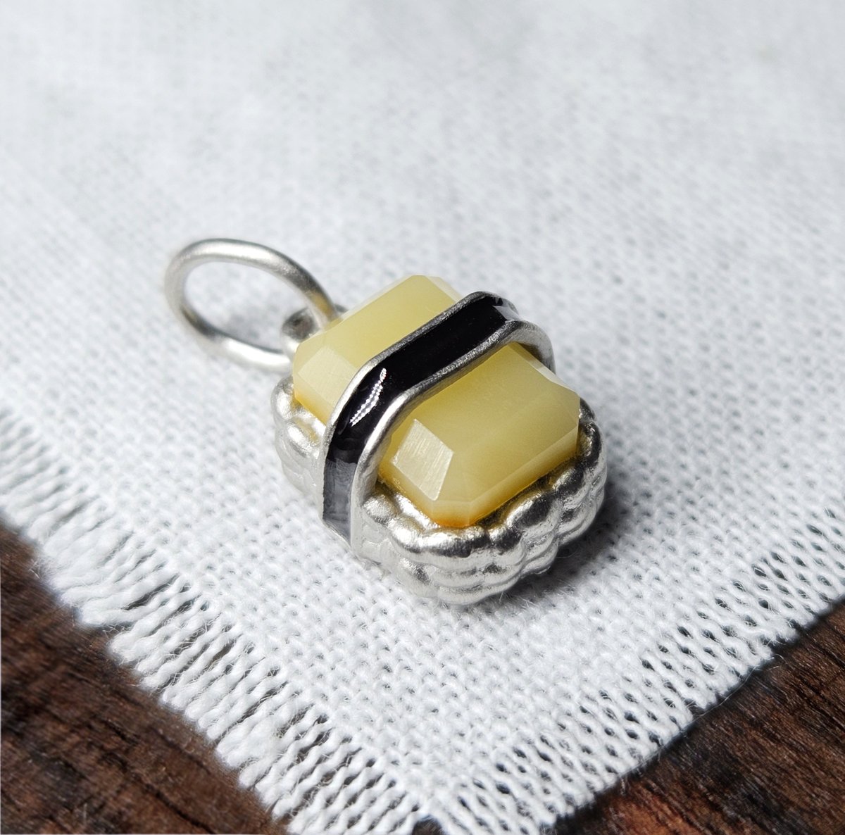 #RT #알티이벤트 🍣"신선한 귀여움 <초밥 목걸이>" 프로젝트가 공개되었습니다!  펀딩 성공 시 RT추첨 한 분께 참치, 계란, 장어, 연어알 초밥 목걸이 중 1pcs를 선물로 드립니다~ 추후 업데이트 소식이 추가될 예정이오니 알림신청을 꼭 눌러주세요!!🍣
tum.bg/199LXr