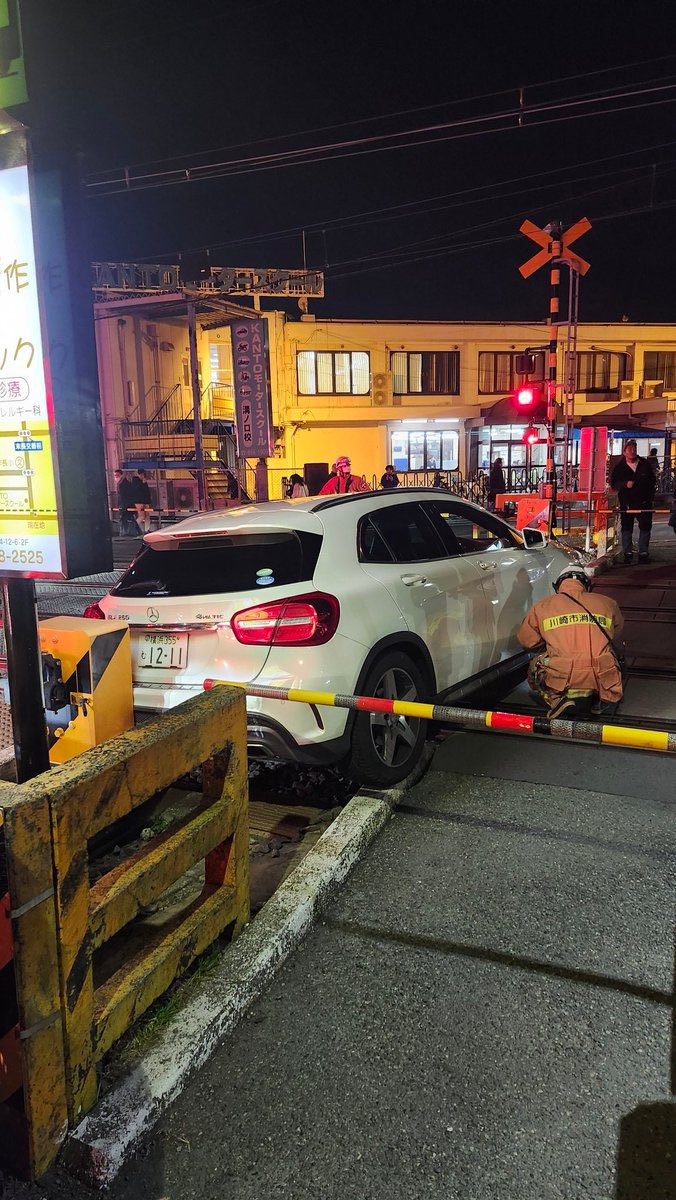 airdrop_emperor's tweet image. 人生10周しても、こんなアホみたいに南武線帰宅者を困らせるようなことしない自信あるわ