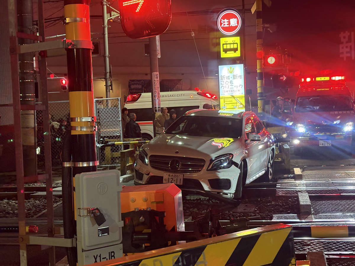 airdrop_emperor's tweet image. 人生10周しても、こんなアホみたいに南武線帰宅者を困らせるようなことしない自信あるわ