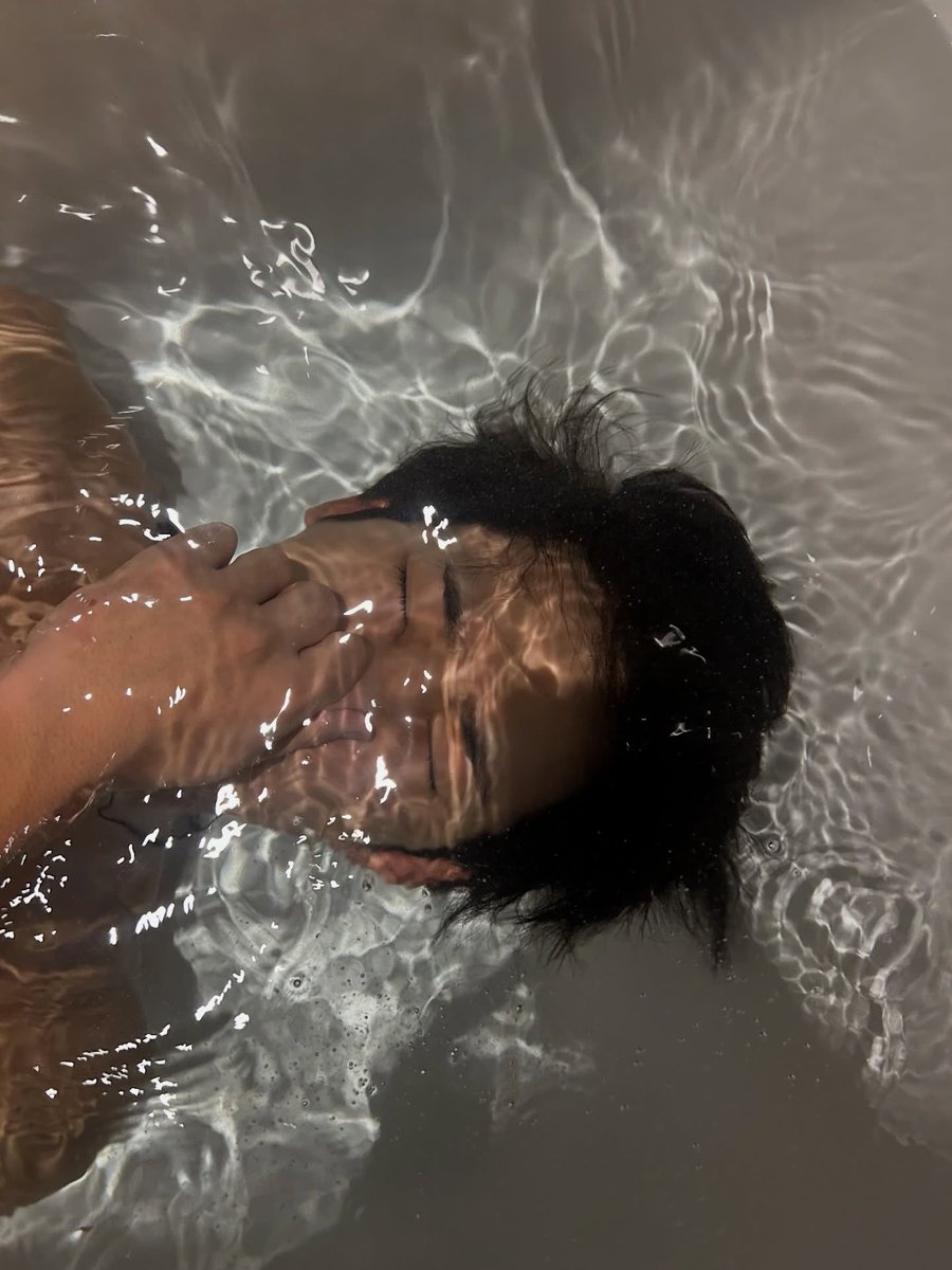 allmilove's tweet image. oh my god… the question is… who took this photo? 😔