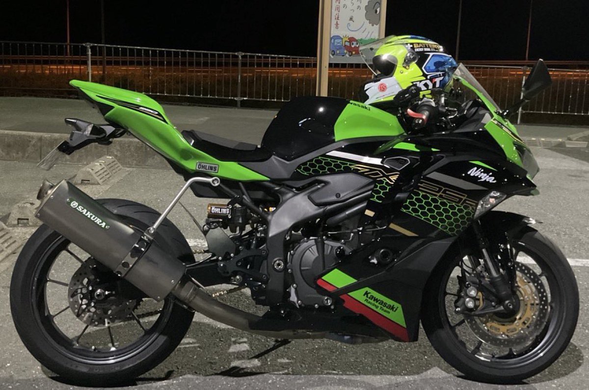 ZX-25Rももう5年か。自賠責保険を更新しないと。 パッと見ノーマル