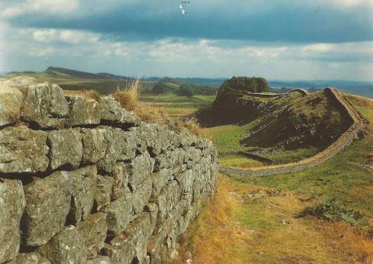 Battlefield1644's tweet photo. If you want to know what connects Blackadder, Kung Arthur and Hadrians Wall join us on our tour of Hadrians Wall this April.

Hadrian’s Wall Walking Tour
Guided by Warwick Louth
27 to 30 April 2026
 https://t.co/fgYaiKQJqq https://t.co/4Y4z2EEHAH