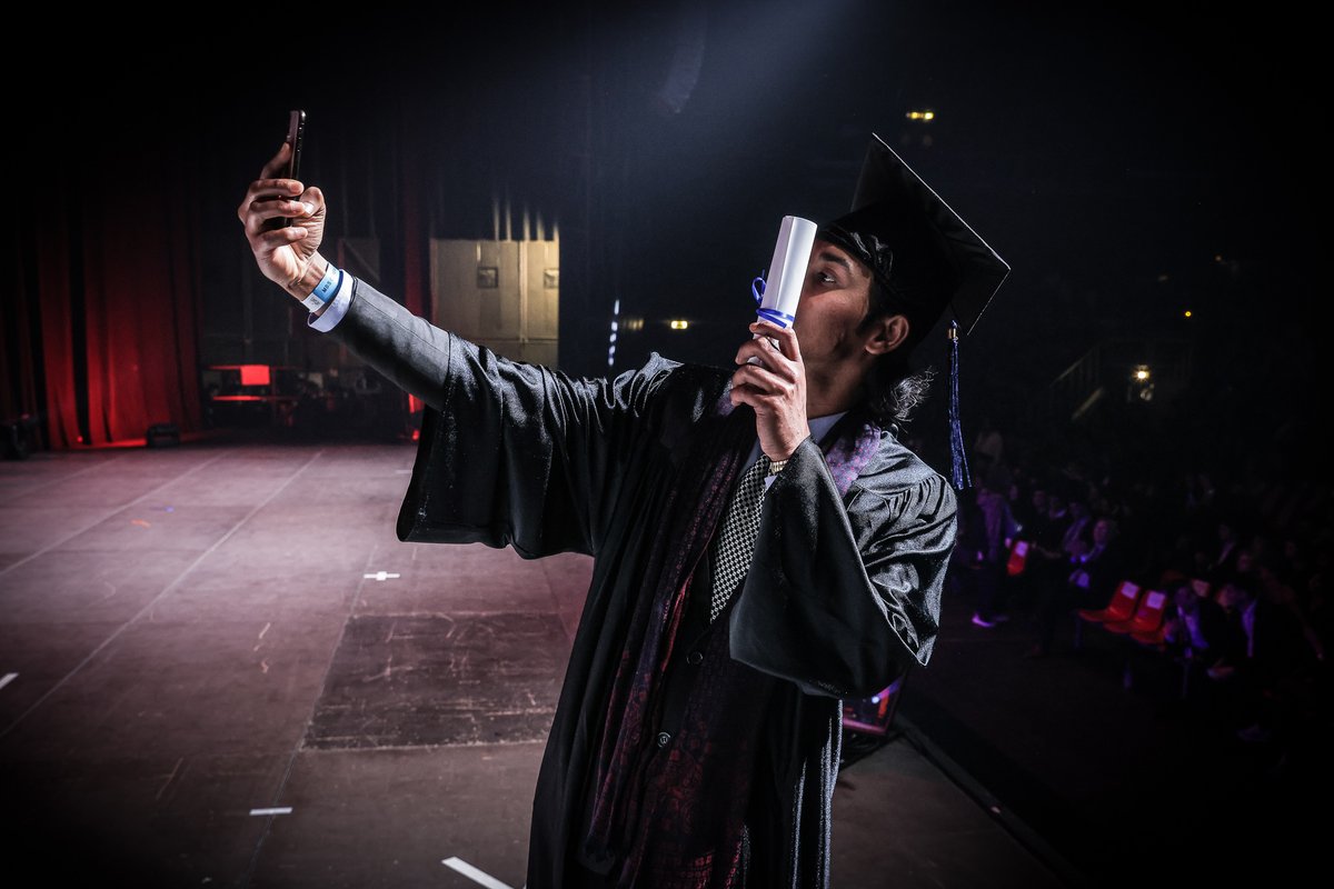 MBS_edu's tweet image. Happy New Year! 🎉

Toute la communauté MBS vous souhaite une merveilleuse année 2026 ! 🩷

#HappyNewYear #MakingADifference #MBS