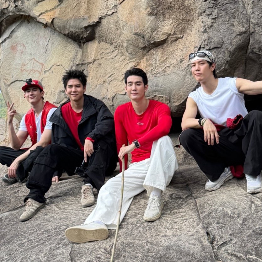 กริ๊ดดดดดดดด ทุกคนมาช่วยกันกริ๊ด ㅠㅠ #forcrbookshowrealspecial  ฟอสบุ๊ค ซิง พี่เกรท พากันไปเดินป่าปีนเขาสินะ  รอดูเลยต้องสนุกมากแน่ๆ 

#fforce_  #kasibook  ♡ #ฟอสบุ๊ค