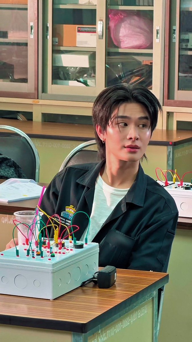 หน้าแบบนี้ไม่มีหรอกมาแอบชอบกู มีแต่กูนี่แหละไปแอบชอบเขา