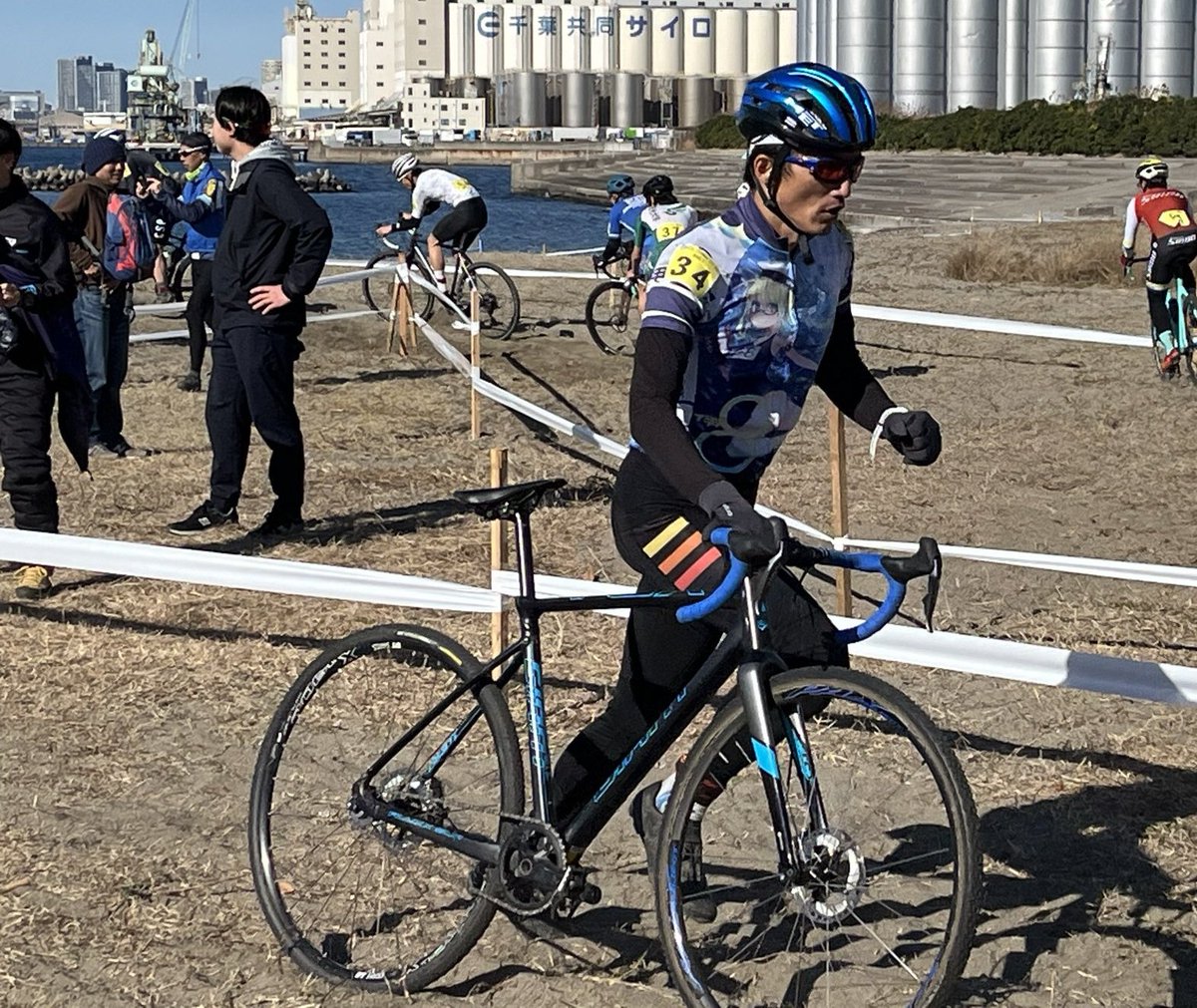 GesoWorks's tweet photo. 先日1月4日に開催された千葉CX ME2に当チーム「侵略!!!」より出走した和田選手ですが、無事19位で完走致しました。応援下さった皆様ありがとうございました。m(_ _)m
#シクロクロス
#GESOWORKS https://t.co/S8LKY7tob6