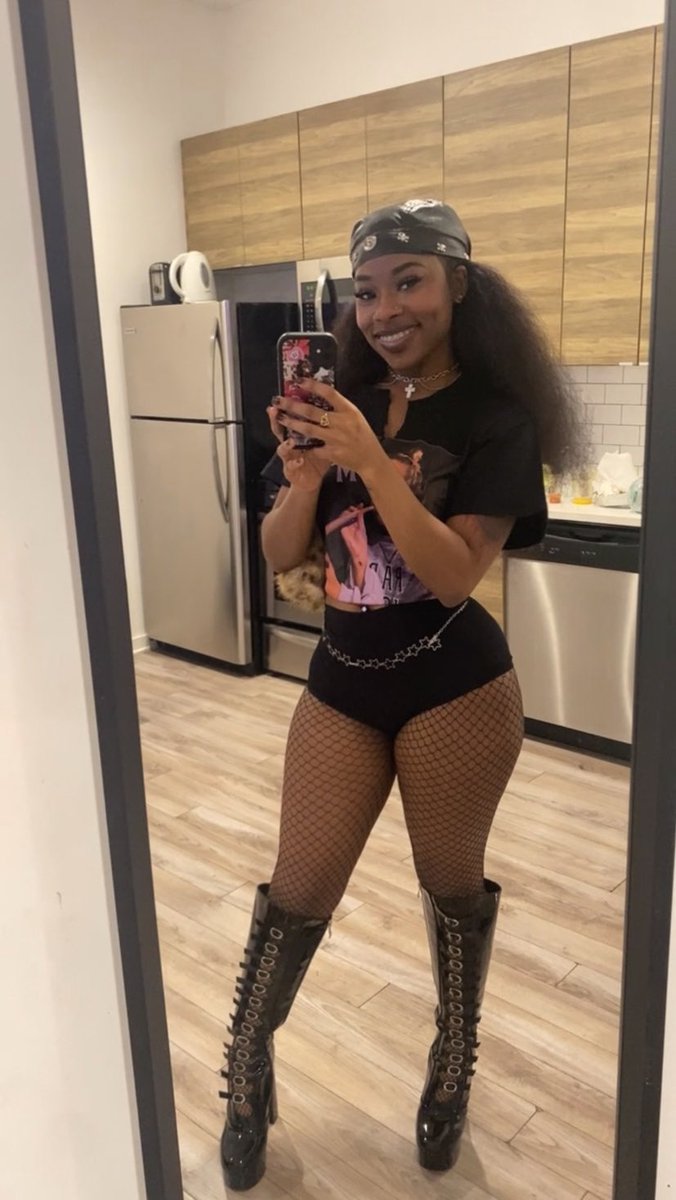 NukDanielle's tweet photo. Play migos “Hannah Montana” 🚬😈 https://t.co/ja2te1cLed