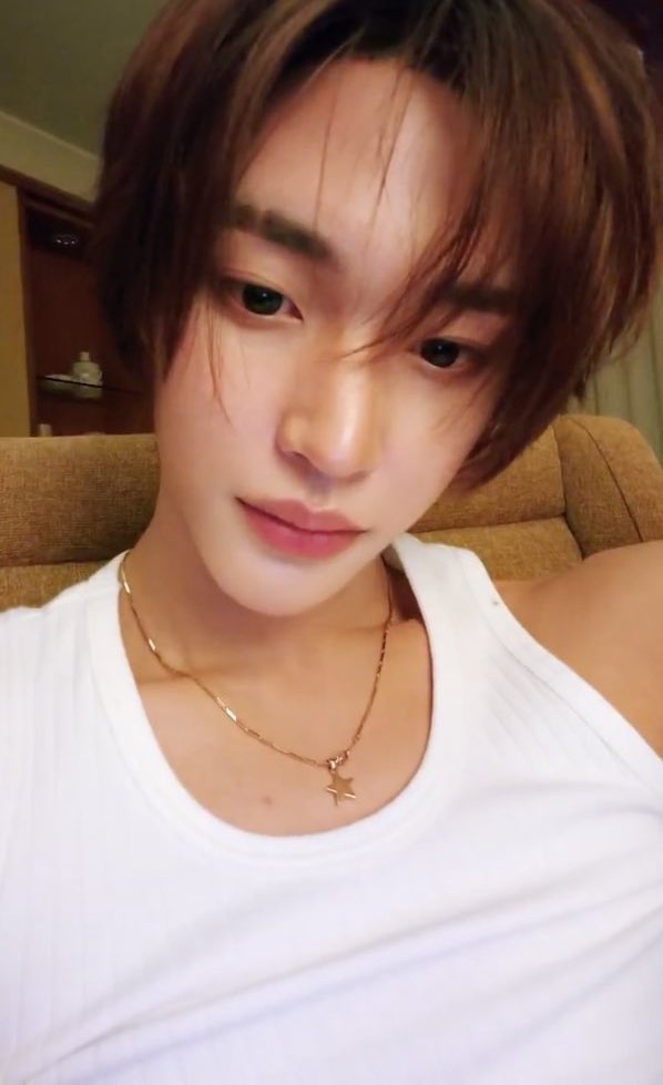 asbaguette's tweet image. บอสจะคอลมาหาเราทำไม วันนี้เราหยุดนะ

ก็แค่โทรเฉยๆ วันนี้ต้องออกงานเองไง จะให้ดูว่าหล่อไหม