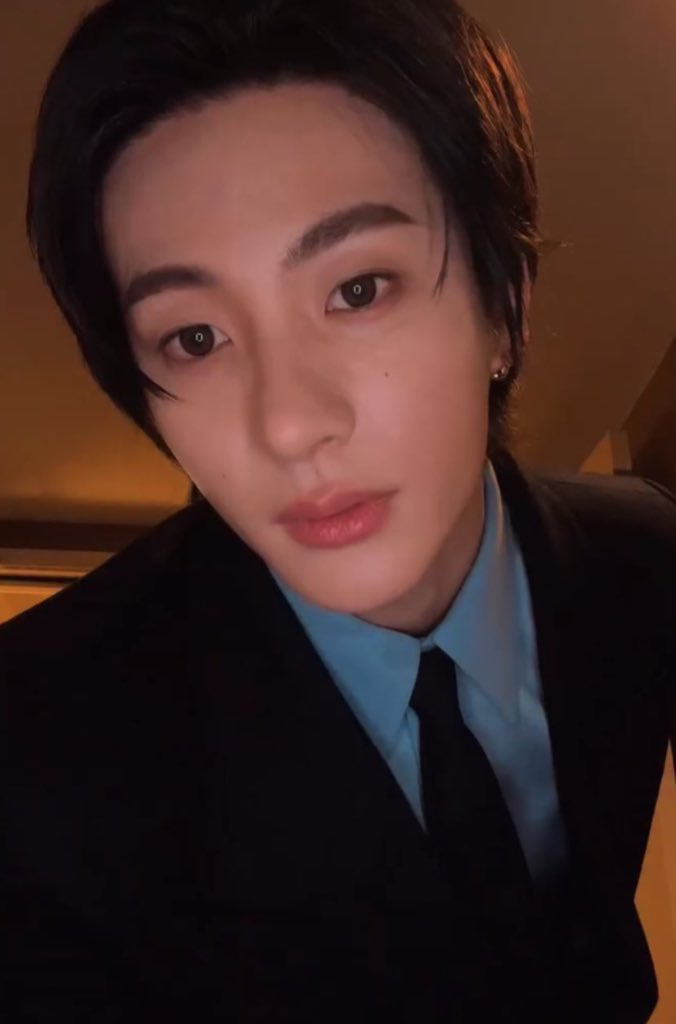 asbaguette's tweet image. บอสจะคอลมาหาเราทำไม วันนี้เราหยุดนะ

ก็แค่โทรเฉยๆ วันนี้ต้องออกงานเองไง จะให้ดูว่าหล่อไหม