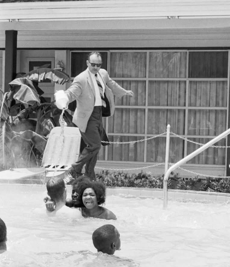On June 18, 1964, an act of open racism shocked St. Augustine, Florida 🇺🇸. James Brock, the manager of the Monson Motor Lodge, deliberately poured muriatic acid into the motel’s swimming pool while Black civil rights activists were swimming in it. The swimmers had entered the