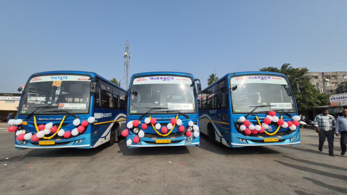 InfoAnandGoG's tweet image. આણંદ બસ સ્ટેશનની આકસ્મિક મુલાકાત દરમિયાન વિદ્યાર્થીઓની રજૂઆતને ગંભીરતાપૂર્વક લઈ નાયબ મુખ્યમંત્રી શ્રી હર્ષભાઈ સંઘવીની તાત્કાલિક સૂચનાથી આણંદ–ડાકોર અને આણંદ–બોરસદ લોકલ બસ સેવાના નવા રૂટ શરૂ કરાયા.

#STBusService #StudentConvenience 
@InfoGujarat @CMOGuj @DDO_Anand @CollectorAnd