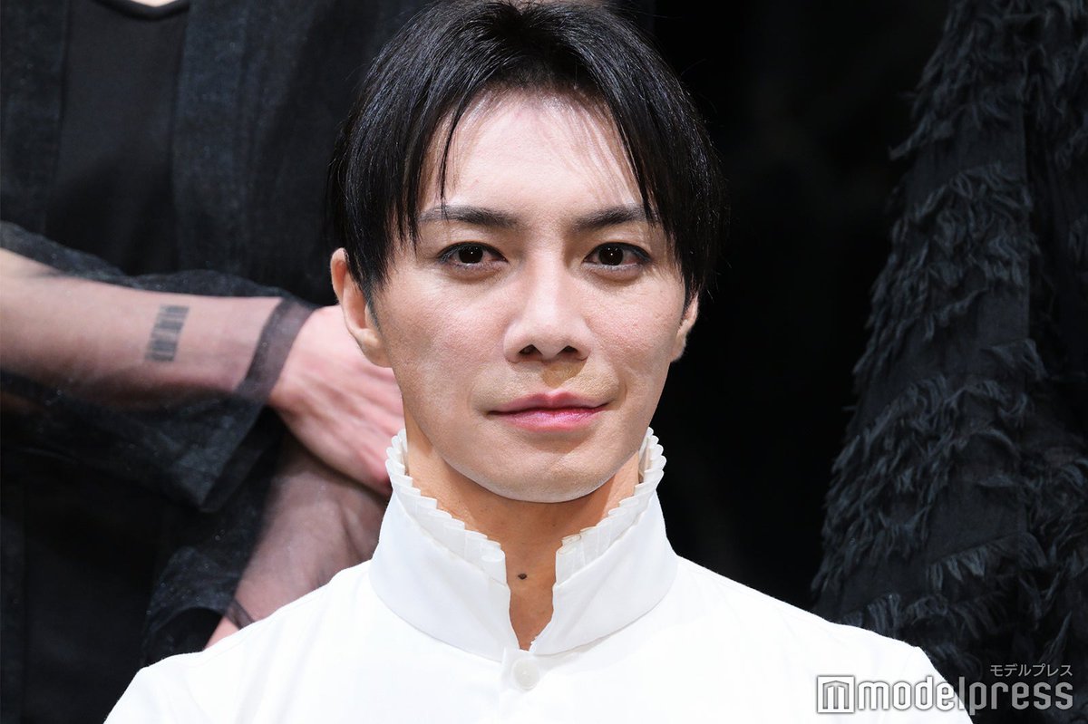 modelpress's tweet photo. 成宮寛貴、12年ぶり舞台復帰作に手応え
自身とのリンクも💪🏻️

🔻写真・記事詳細はこちら
https://t.co/KpGokxJeUX

「肉体的な脱皮だったり、精神的な脱皮、そして次の世界に向けて進んでいく姿が自分自身とハマって」

＃成宮寛貴 https://t.co/gkxW0ouDcx