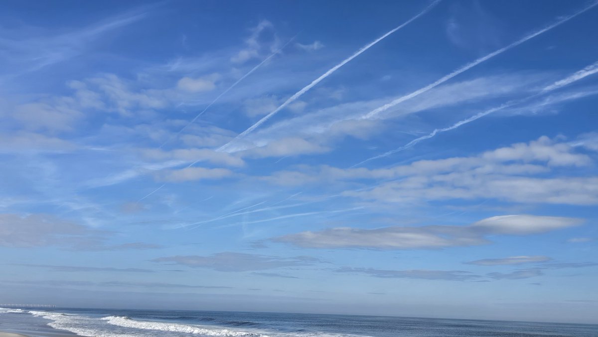 RightWingJax's tweet image. These are not commercial jets, they're clearly military jets that are strategically laying out the chemtrails in layers to maximize coverage. They could very well destroy life on this planet at the rate they're deploying all of these toxic nanoparticles everywhere.