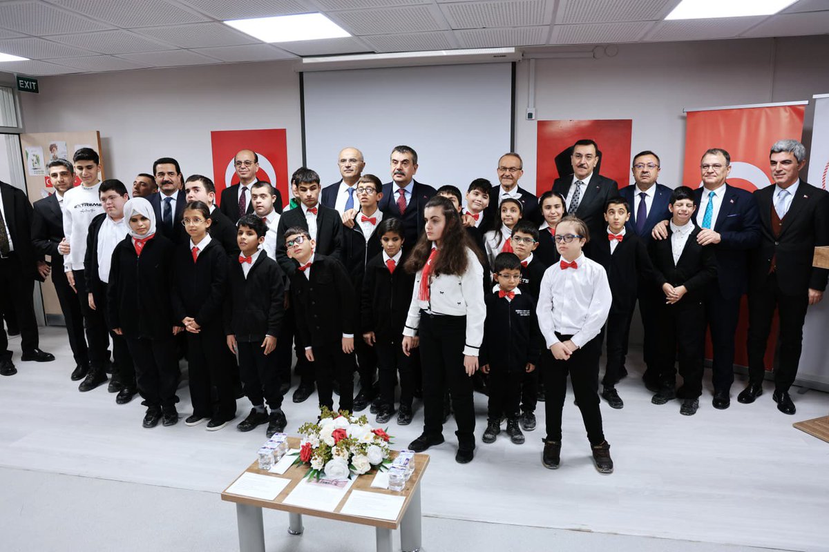 Milli Eğitim Bakanımız Sayın Yusuf Tekin’in teşrifleriyle, Beyaz Baston Görme Engelliler Haftası dolayısıyla; Battalgazi Görme Engelliler İlk ve Ortaokulunu ziyaret ederek, özel gereksinimli evlatlarımızla bir araya geldik. 

Sevgi varsa engel yoktur!