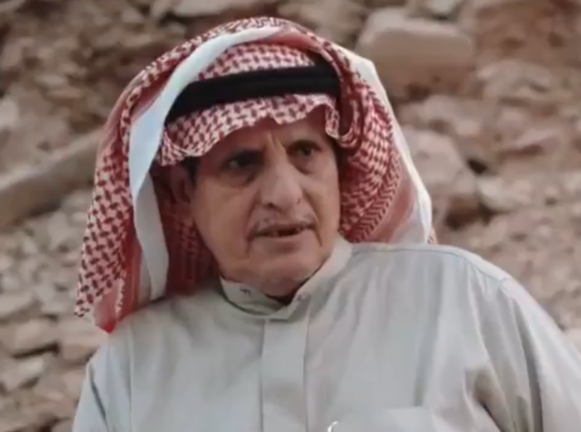 #أعلامنا 
ودّعت الغيل بالأفلاج أديبها الكبير : سعد بن ثلاّب القباني، الملقب (شاعر التوباد) الذي توفي بعد مرض لم يمهله طويلاً.
وهو أديب، ومؤرّخ، ونسّابة، وشاعر عذب يكتب الشعر بشقّيه الفصيح والعامي.
عزائي لأبنائه وخاصة الصديق الغالي فهد.
اللهم اغفر ذنبه، وتقبله قبول الصالحين.🤲