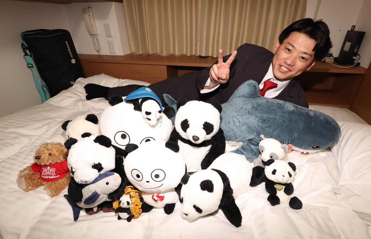 hochi_carp's tweet image. ドラフト３位指名の #勝田成 選手
常にいい状態で寝られるようにパンダを12体持参🐼
#carp #広島カープ

詳しい記事はこちらから👇️
hochi.news/articles/20260…