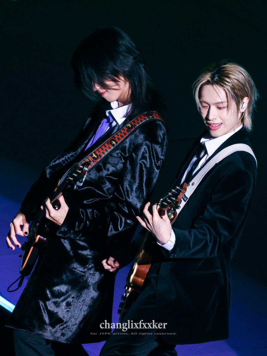 changlixfxxker's tweet image. 260103 #가온 #준한 기타즈

🎸🎸

#XdinaryHeroes #엑스디너리히어로즈 #gaon #junhan