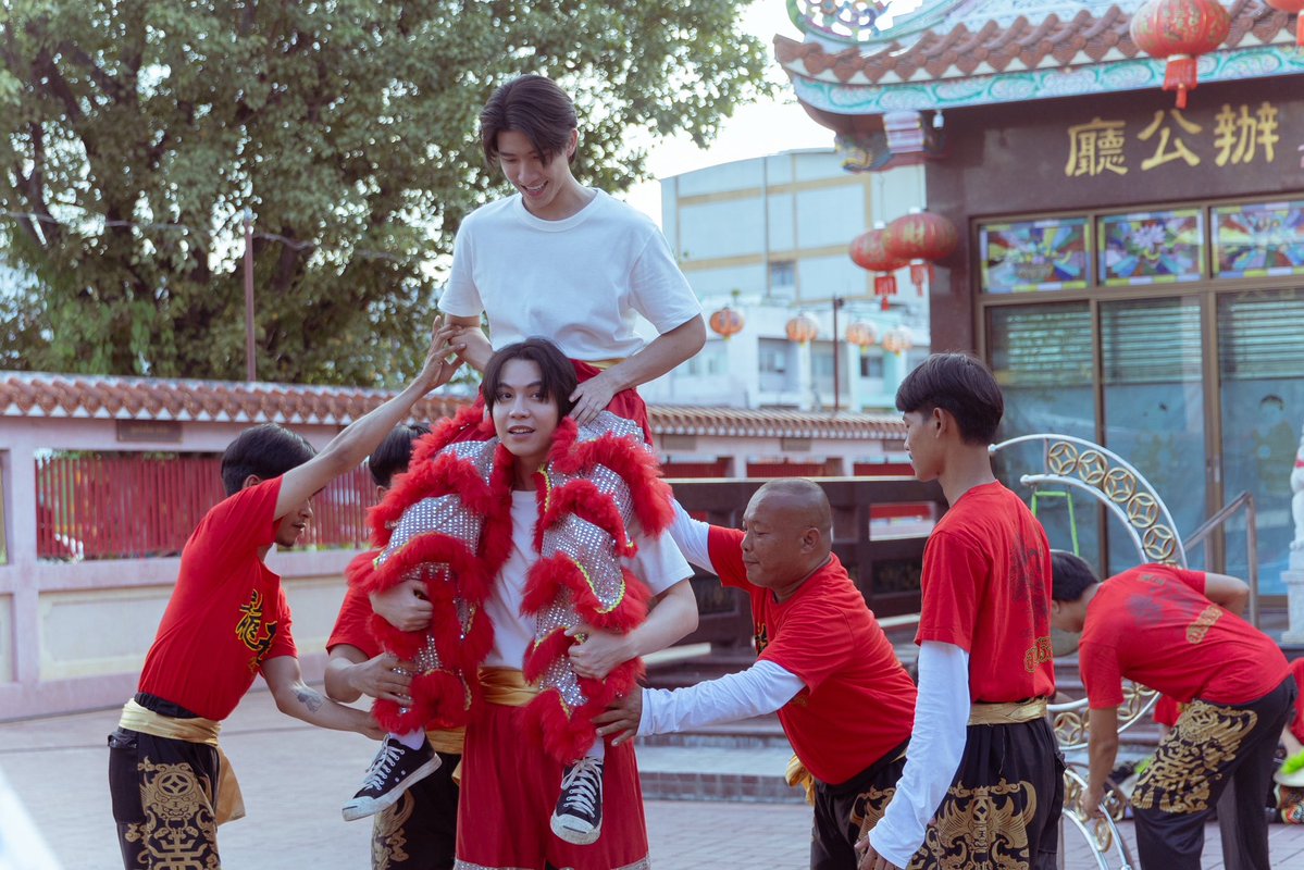 IVSBDragon's tweet image. THANK YOU FOR 1M+ VIEWS ON YOUTUBE

ขอบคุณที่อยู่เคียงกันจนถึง 1 ล้านวิว🌕🐉 
อยู่เคียงกันอย่างงี้นานๆ จนกว่าเราจะพบกันนะ

เคียงมังกร The Invisible Dragon 
🎥 youtu.be/vM6E73hy9-8 

#TheInvisibleDragon
#GMMTV2026 
@Firstkpp @myktnw