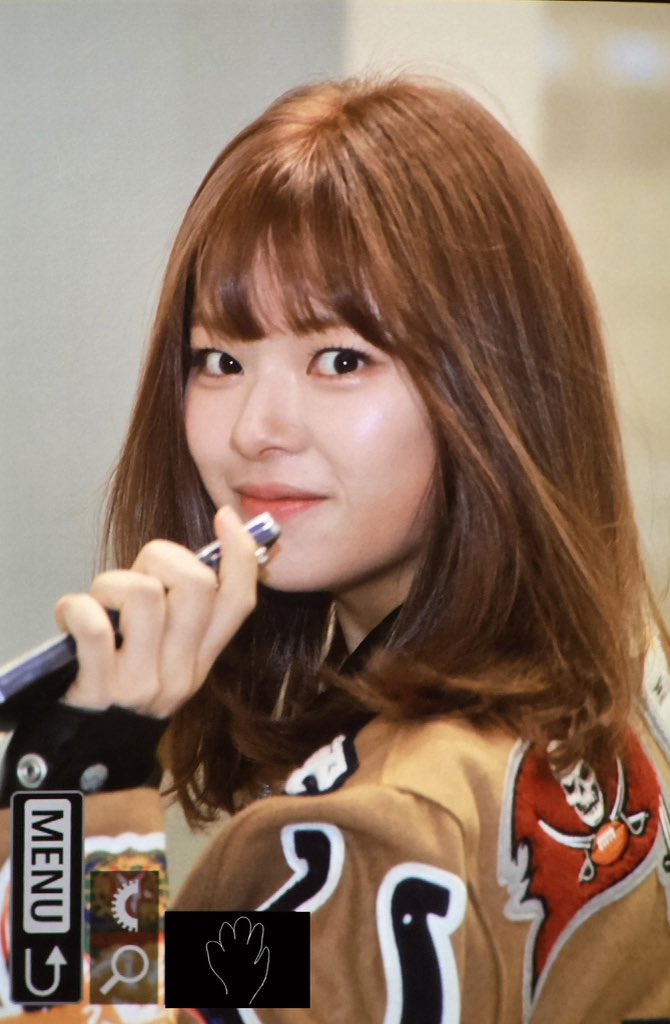 tzujuliee's tweet image. OMG JEONGYEON ?!??