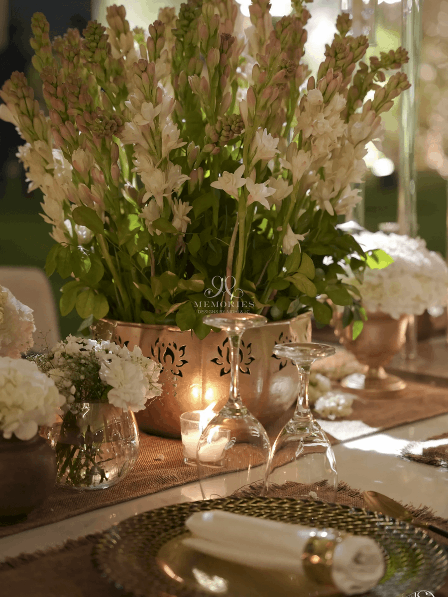TheDecorShot's tweet photo. A palette of soothing Beige tones blended with lush White florals and delicate Gold accents. Every corner simple, sophisticated, and effortlessly elegant. This decor reflected warmth, charm, and a touch of luxury, making this Sangeet decor a true vision of beauty. https://t.co/I0TbUBnAJI