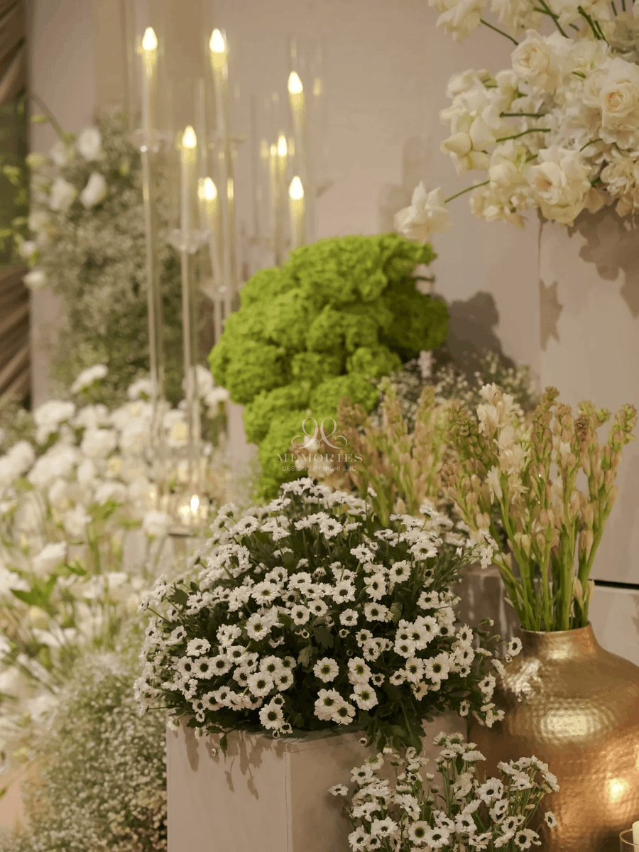 TheDecorShot's tweet photo. A palette of soothing Beige tones blended with lush White florals and delicate Gold accents. Every corner simple, sophisticated, and effortlessly elegant. This decor reflected warmth, charm, and a touch of luxury, making this Sangeet decor a true vision of beauty. https://t.co/I0TbUBnAJI