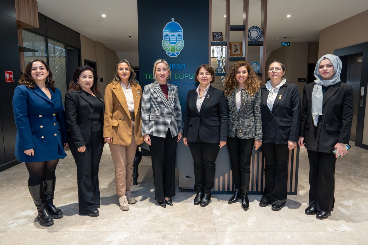 Bursa Kent Konseyi Kadın Meclisi Başkanı Derya Şimşek Aksakal ve Yürütme Kurulu Üyeleri, İcra Komitesi Başkanımız Sabriye Şen’i ziyaret etti.

Görüşmede, kadınlarımızın sosyal ve ekonomik rolünü güçlendirecek ortak projeler ile kurumlar arası iş birliği imkanları değerlendirildi.