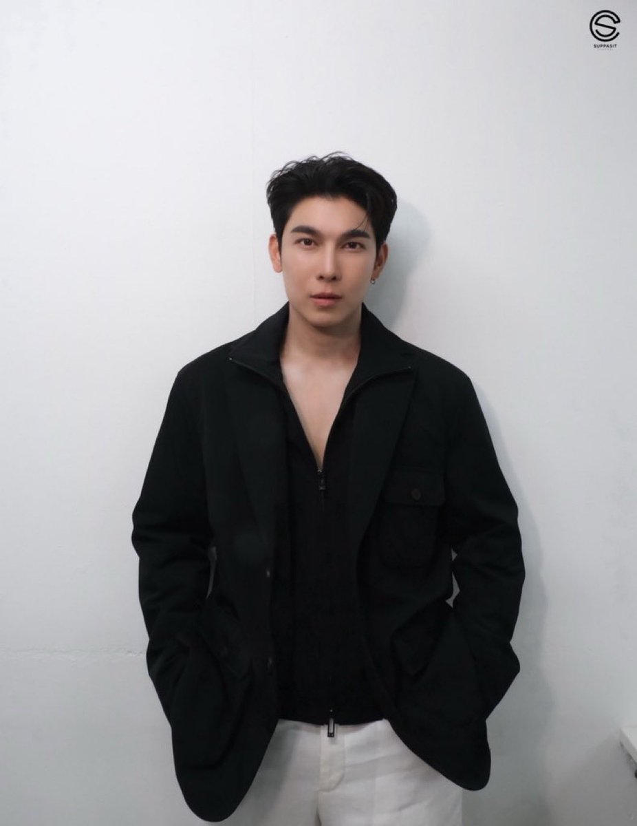 MewsuppasitTH's tweet image. หล่อ เท่ ทุกมุม 🤩✨ 

MEW TOM FORD SOLEIL NEIGE

@MSuppasit
#TOMFORDBEAUTYTHxMEW