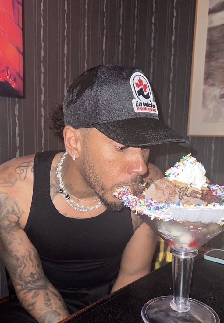 mercedarri's tweet image. HAPPY NATIONAL LEWIS HAMILTON DAY TO ALL WHO CELEBRATE