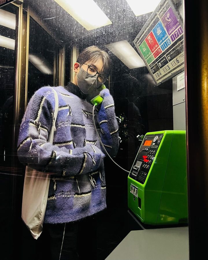 mwoomf's tweet image. the fact that mingyu was with ww when dk took the ww payphone pic 🥹🤧

now mg taken a pic in same setting so cute my babies !!