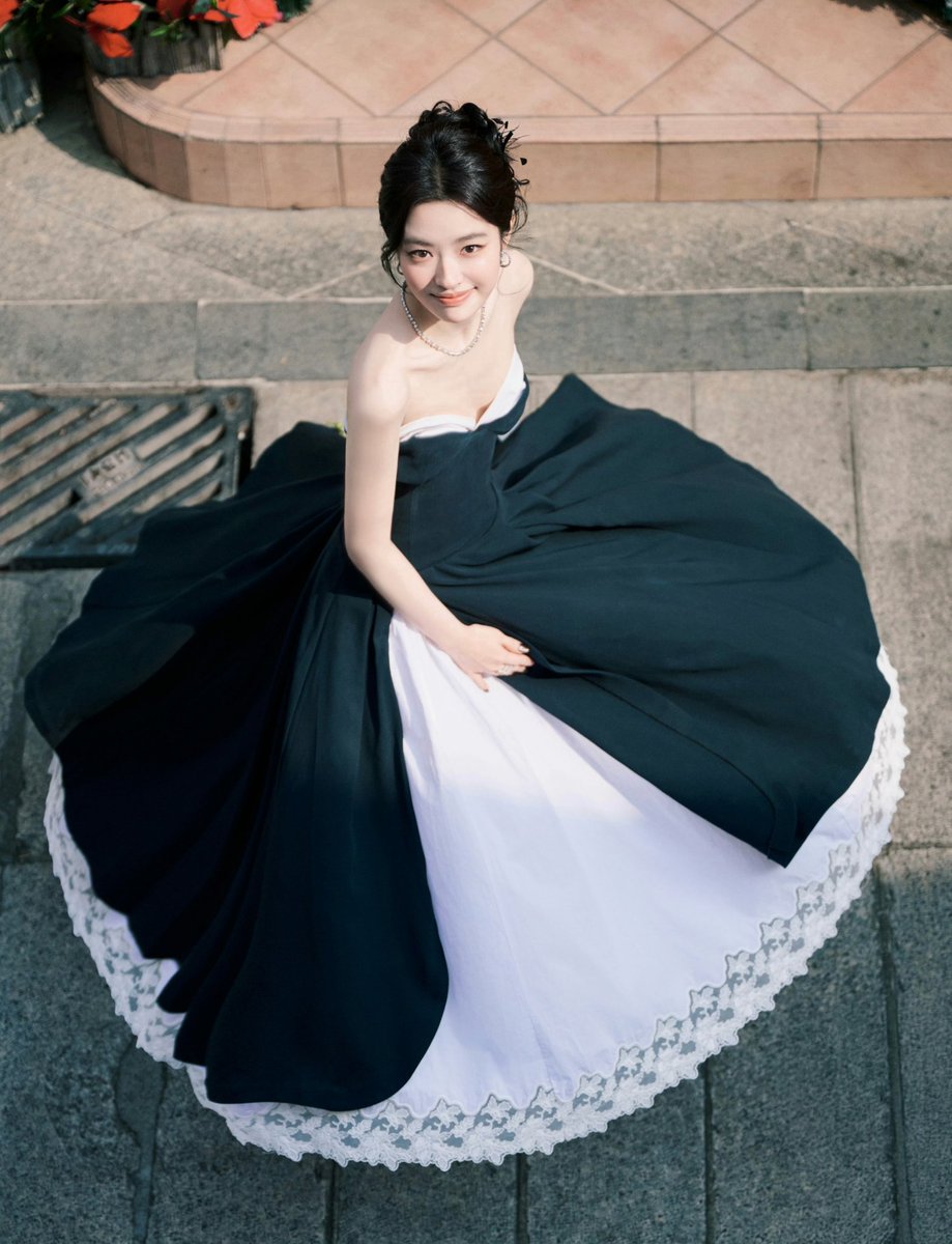 eviemoods's tweet image. ladies and gentlemen... SHE