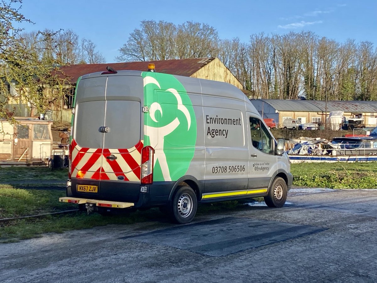 Hampton Court Rescue tweet media