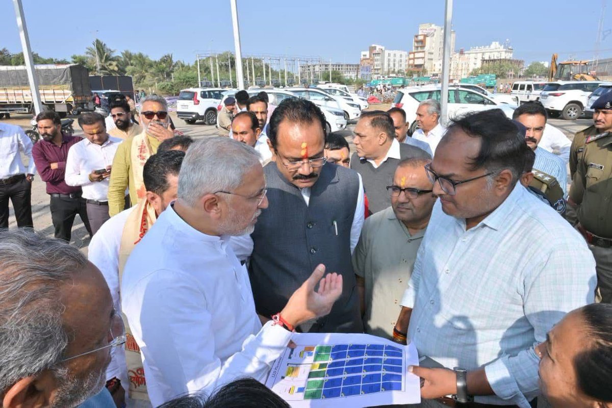 ivishalthacker's tweet photo. સોમનાથ દાદાના સાનિધ્યમાં યોજાનારા 'સોમનાથ સ્વાભિમાન પર્વ' માં દેશના યશસ્વી પ્રધાનમંત્રી શ્રી @narendramodi સાહેબ વિશેષ ઉપસ્થિત રહેશે. 

આ કાર્યક્રમના સુચારુ આયોજન માટે પ્રદેશ અધ્યક્ષ શ્રી @iJagdishBJP જીએ કાર્યક્રમ સ્થળની મુલાકાત લીધી તથા વ્યવસ્થાનું નિરીક્ષણ કરી જરૂરી સૂચના આપી. 

જય સોમનાથ 🙏

#SomnathSwabhimanParv
