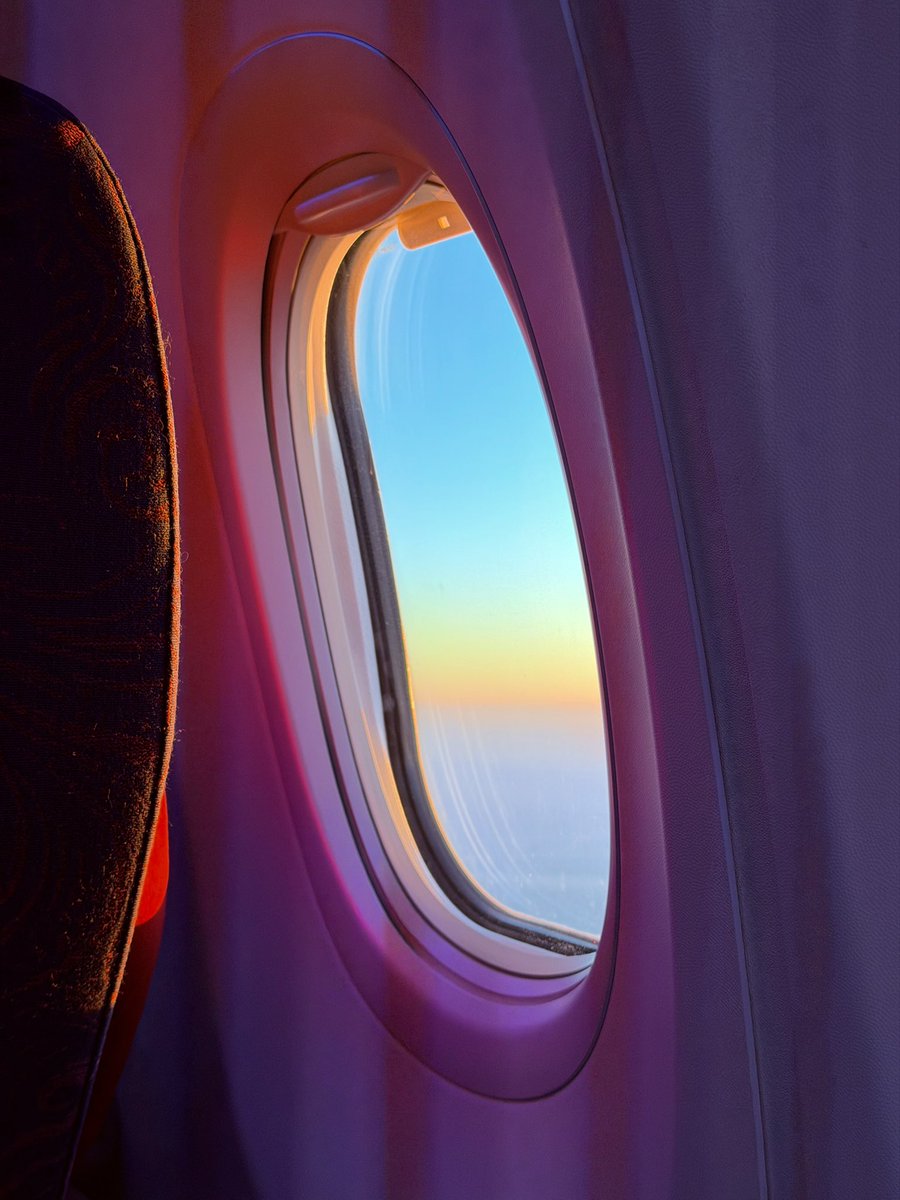 ✈️🌅