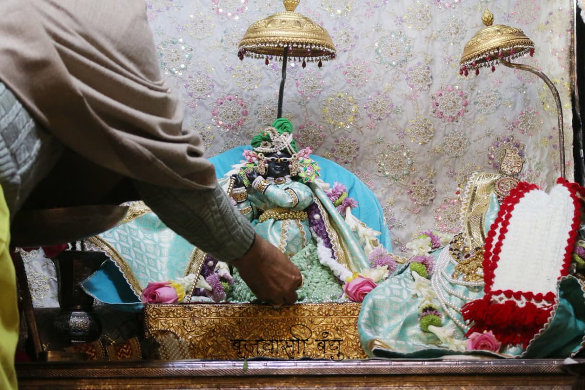 Sri Radharaman Temple tweet media