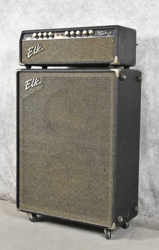 こんなアンプが800円で売ってた。 ジャンクではない模様。 しかし