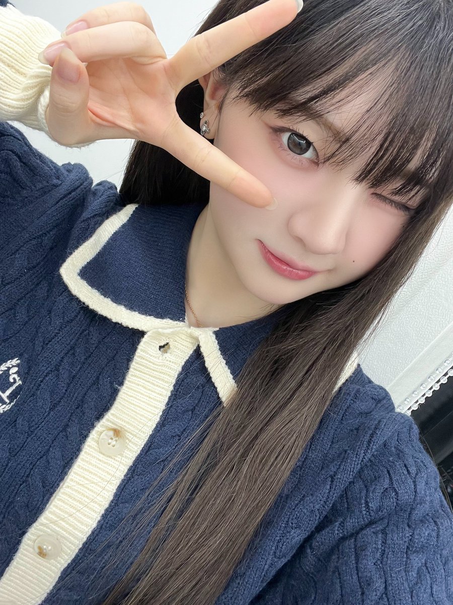 겨울에 태어나 WAV 곁에 찾아온 오리공주🦢💙 연지의 생일을 축하합니다✨️🎉 연지만의 행복으로 가득한 생일 보내기를💝

✨️🎉Happy birthday to our duck princess Yeonji🦢💙, who was born in winter and came to WAV. Wishing you a birthday filled with your happiness.💝