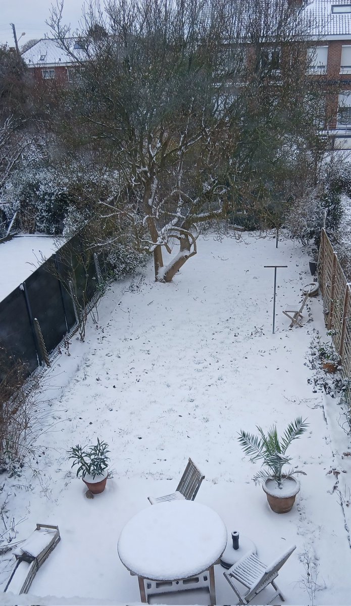 NaW_90's tweet photo. Working from home with this type of view 🥶🌨❄️
I'm glad i'm home 😅 https://t.co/XIOCZRW8Yj