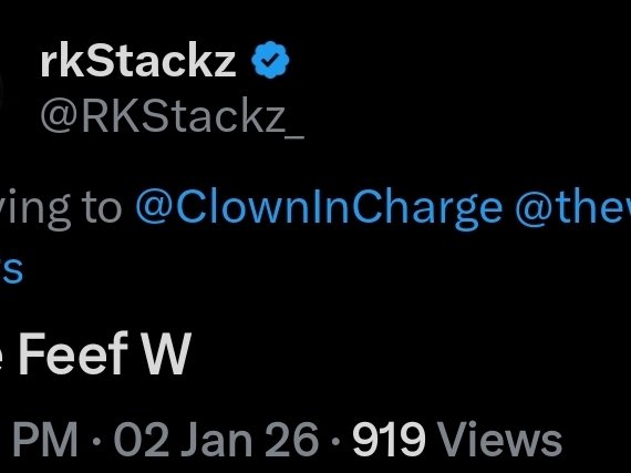 FeefHQ_'s tweet photo. Same guy btw😭 https://t.co/sDfEAB9VAd