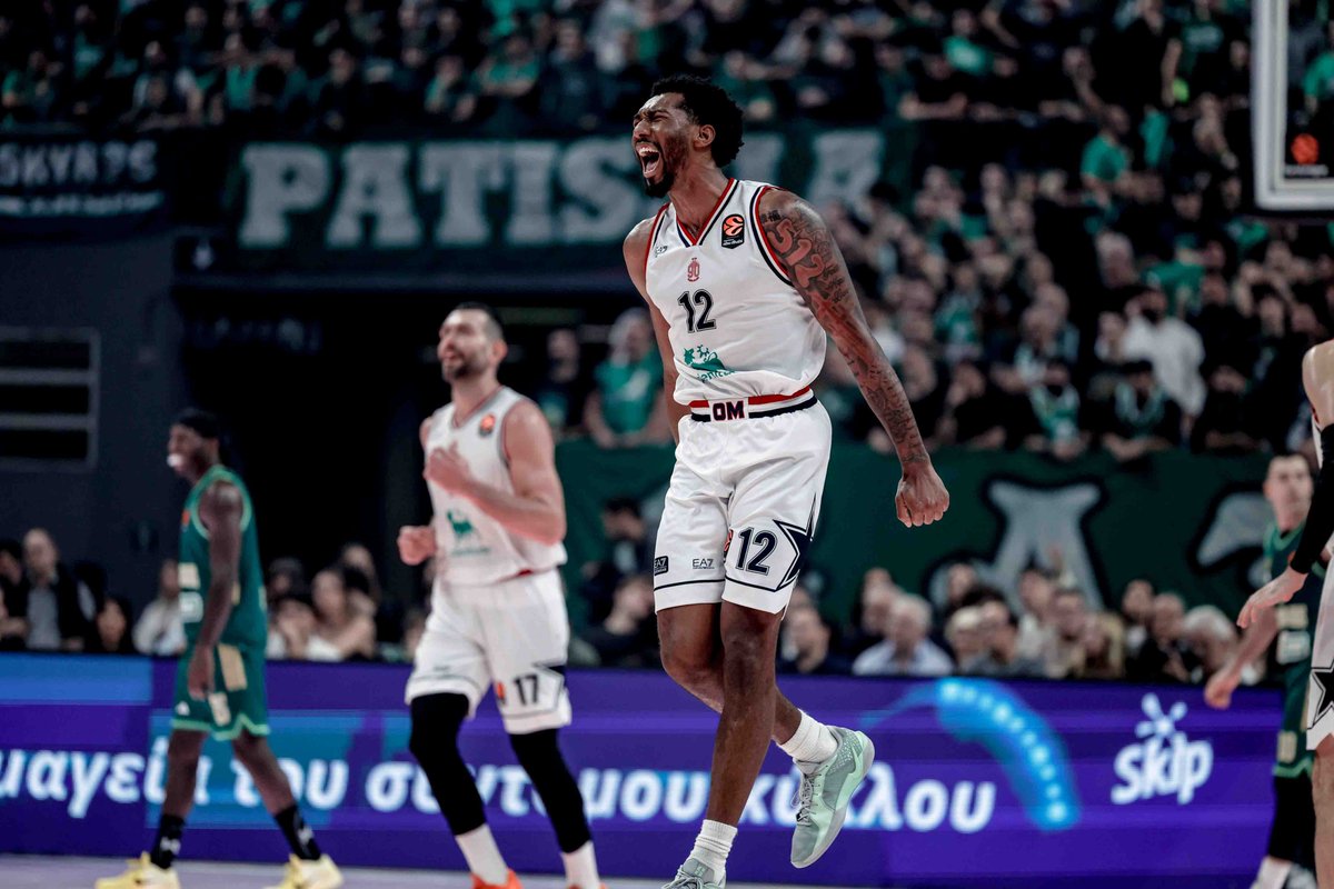 OlimpiaMI1936's tweet photo. He did it again treading against the green sea waves ☔️

#insieme #Olimpia https://t.co/sjbT1wC9tb