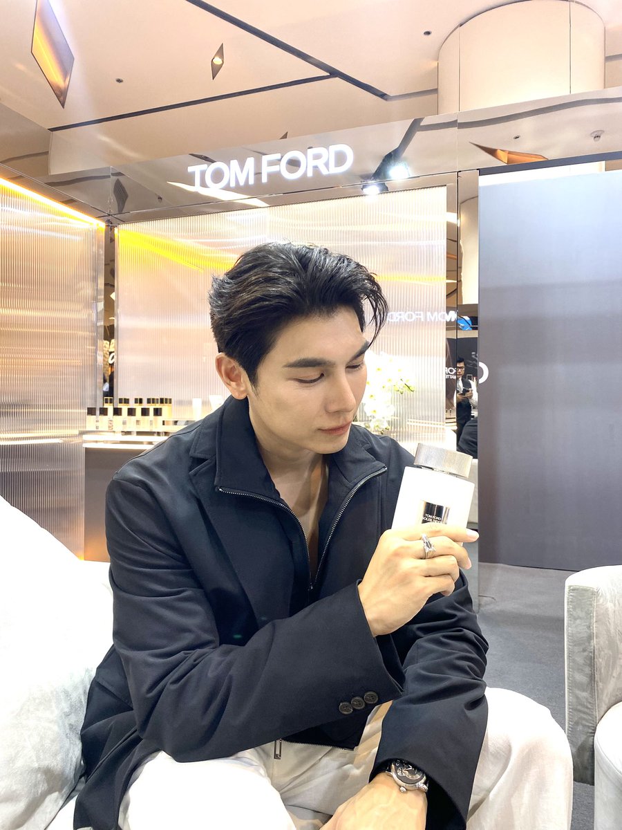 Numro_thailand's tweet image. #MewSuppasit ในงาน TOM FORD Soleil Neige Signature Launch ณ Hall of Fame ชั้น M สยามพารากอน 

MEW TOM FORD SOLEIL NEIGE 

#TOMFORDBEAUTYTHxMEW
#มิวศุภศิษฏ์ #SiamParagon