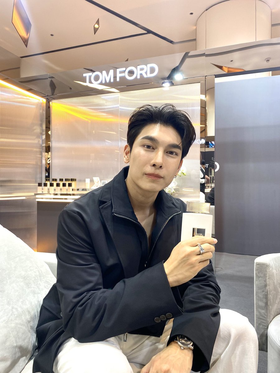 Numro_thailand's tweet image. #MewSuppasit ในงาน TOM FORD Soleil Neige Signature Launch ณ Hall of Fame ชั้น M สยามพารากอน 

MEW TOM FORD SOLEIL NEIGE 

#TOMFORDBEAUTYTHxMEW
#มิวศุภศิษฏ์ #SiamParagon