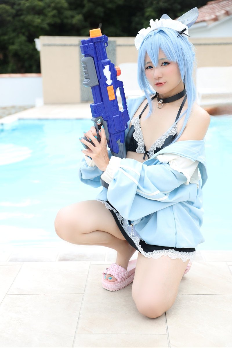 RT @karasu_fetish: NIKKE アンカー イノセントメイド 新刊の写真集に