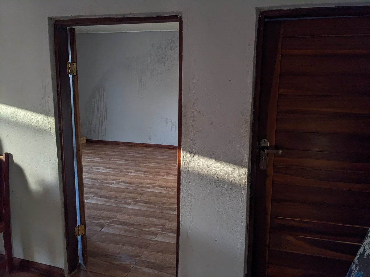 mwilapops's tweet photo. Looking for a female housemate – Silverest vet area on great east road.
SINGLE room in a 2 bedroom house with a shared bathroom, 20 min walk to UNILUS.
K3,350/month
In a gated community with other flats,
Gas stove, geyser, water 24/7
WhatsApp: 0971200599
Vacant!! https://t.co/OKu9EYkoKS