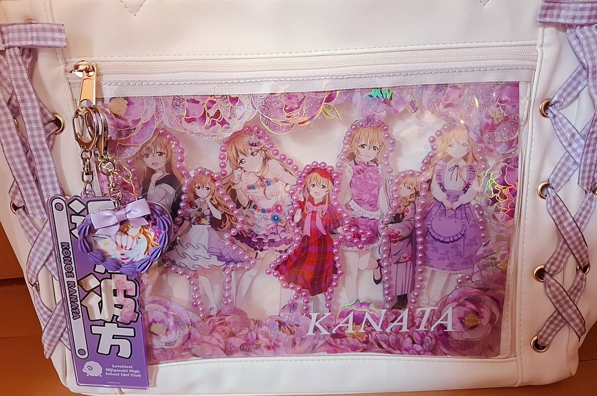 kdFEJaLbO0SJ8m0's tweet image. 缶バッジ集めるのお金かかるし大変だから家にあるアクスタで痛バ作ってみました！！💕💕アクスタで作ってる人見たことないから浮くかもしれないけど暖かい目で見てもらえたら嬉しいです！🙇