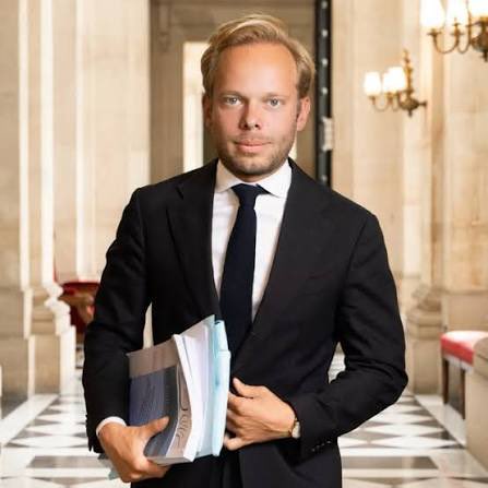 Ah, le courage de <a href="/CHAlloncle/">Charles Alloncle</a>, ce jeune député UDR qui ose braver les tempêtes pour mener à bien sa mission de rapporteur à la commission d’enquête sur l’audiovisuel public ! Dans un monde où la transparence est trop souvent étouffée par les élites bien-pensantes, Alloncle se