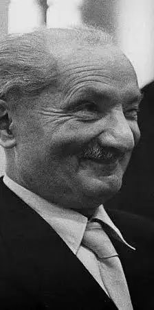 Heidegger’e göre, bilinen ego kavramlaştırmaları, Descartes’ten türemektedir. Ruh-beden ikileminin ve ondan kaynaklanan birçok sorunun ortadan kaldırılabilmesi için Heidegger, anatomik bedene karşı kişiler arası alanı yani insanın grup-varlığını da hesaba katan “yaşayan beden”