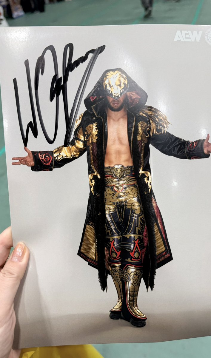 mimiko0727's tweet image. 1.5で貰ったオスプレイのサイン✨
伝えたい事ずーっと繰り返しめちゃくちゃ簡単な英語で思ってたのに目の前に立ったらもう全てぶっ飛んだw単語でファンな事日本に来てくれて嬉しいまた来て欲しい事を辿々しく伝えて…オスプレイは手振りをつけながらゆっくりお返事してくれた✨