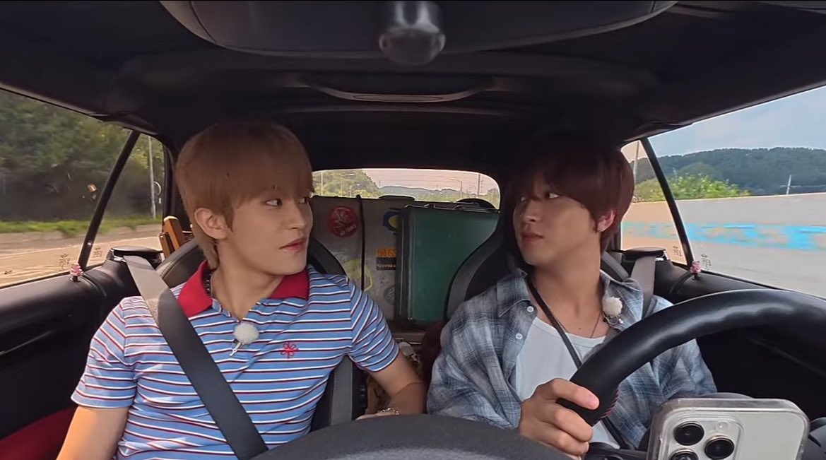 h_c03love's tweet image. friends in public, lovers in public