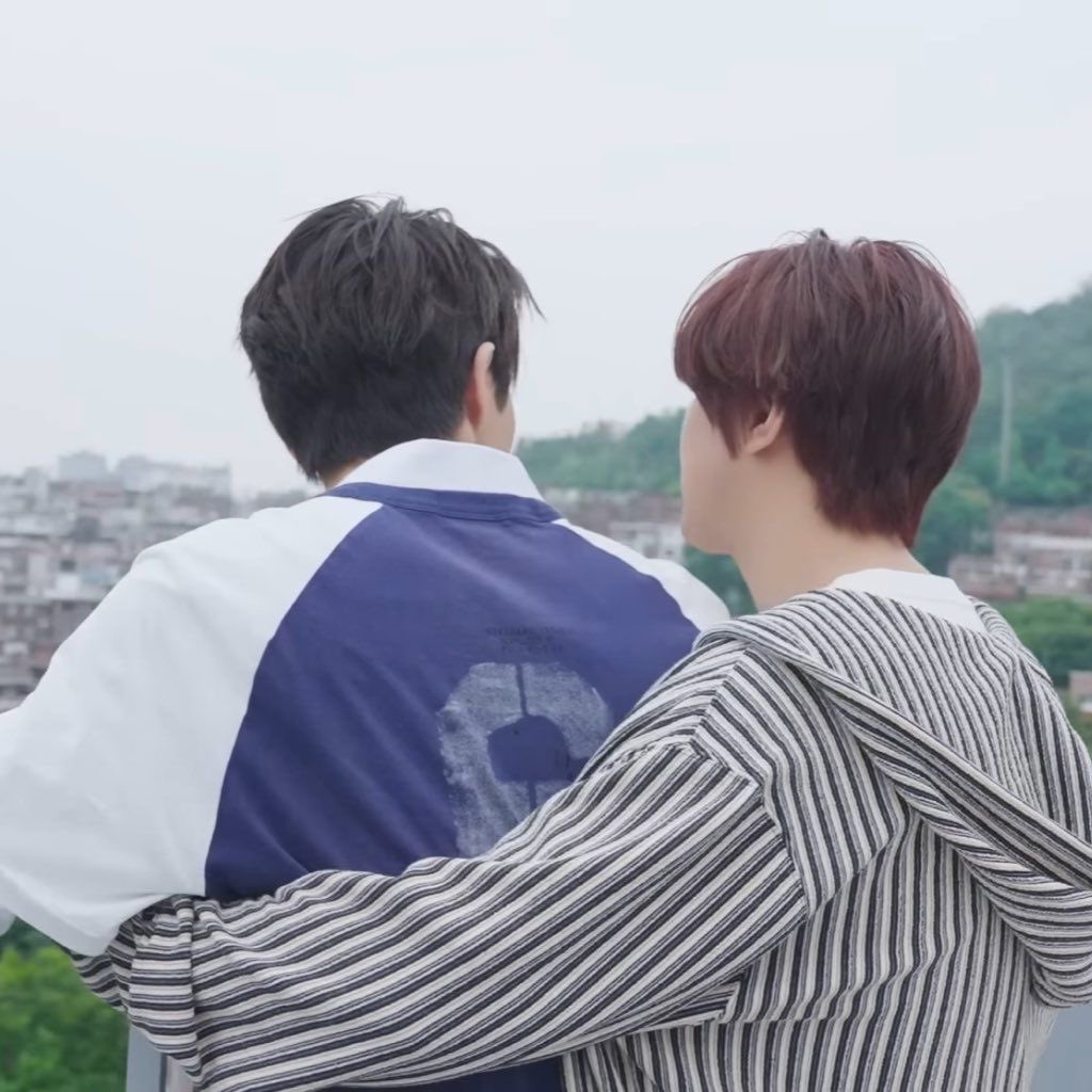 h_c03love's tweet image. friends in public, lovers in public